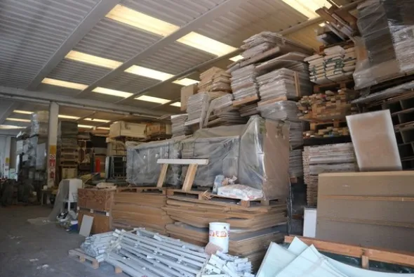 25#5360 Magazzino legname e materiale elettrico