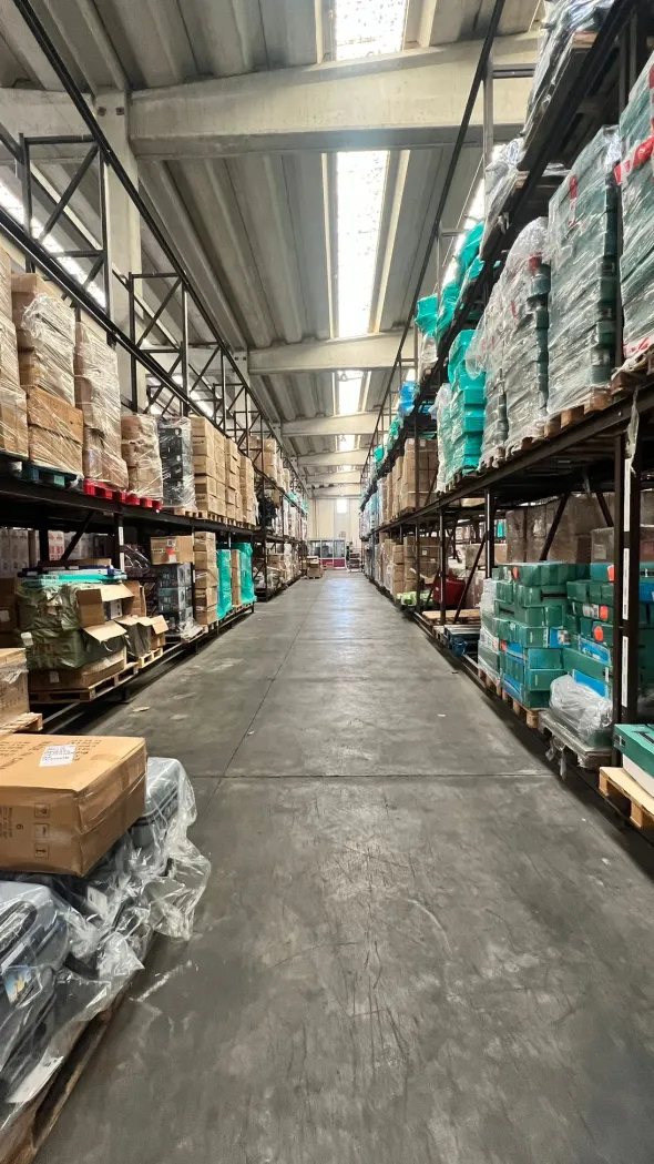 Magazzino / spazi logistici 10000 metri quadri Latina
