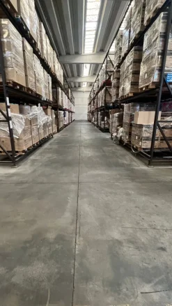 Magazzino / spazi logistici 10000 metri quadri Latina