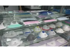 Maschera chirurgica monouso a 3 strati