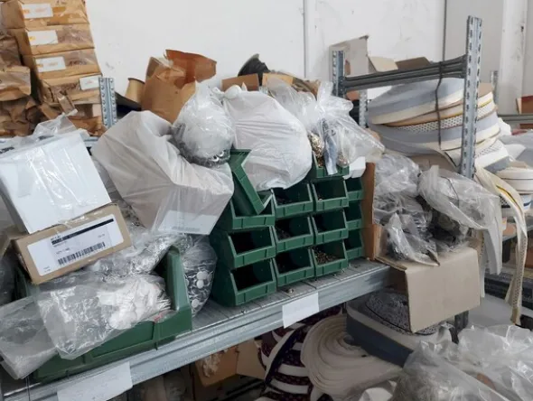 82#8109 Materie prime per il cucito e prodotti finiti