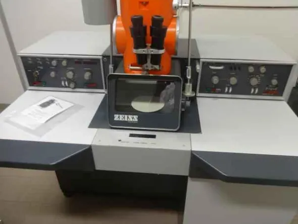 Microscopio elettronico Zeiss em-109