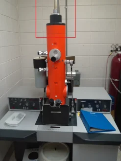 Microscopio elettronico Zeiss em-109