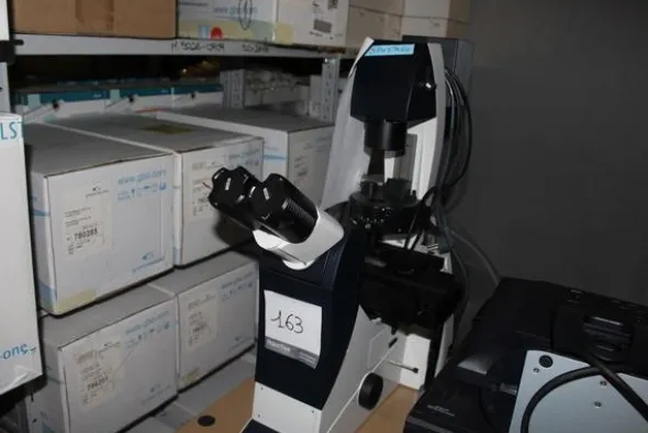 95#2288 Microscopio Leica