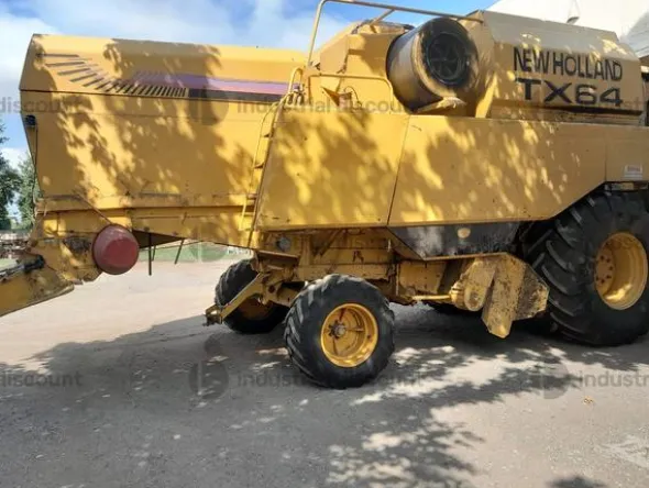1#9176 Mietitrebbia New Holland TX64 e barre