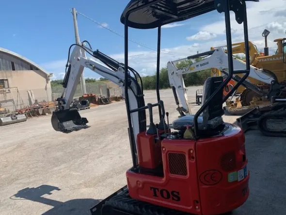 6#7949 Miniescavatore Tos R319