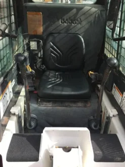 9#3637 Mini pala gommata Bobcat 753