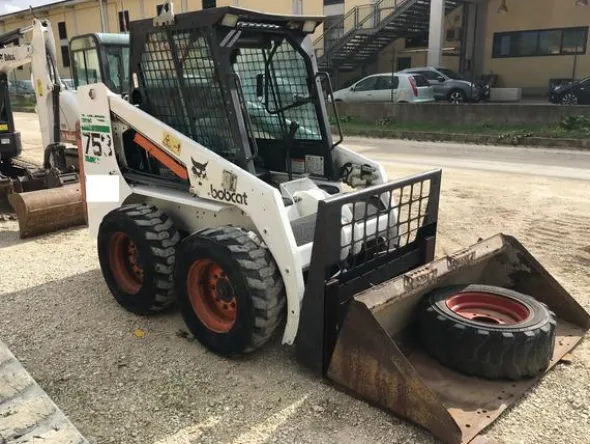 9#3637 Mini pala gommata Bobcat 753