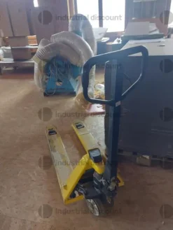 17#8771 Mobili finiti, materia prima e semilavorati, ferramenta e bulloneria