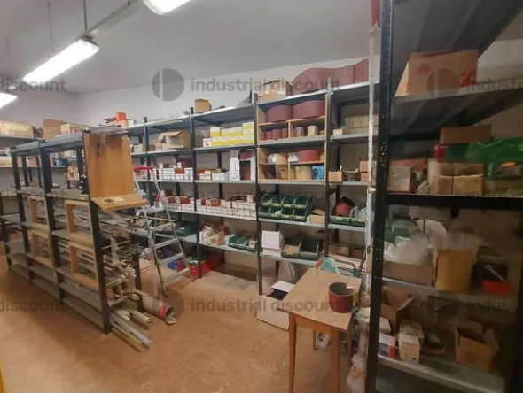 17#8771 Mobili finiti, materia prima e semilavorati, ferramenta e bulloneria