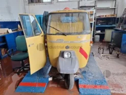 5#8903 Motocarro Piaggio 500
