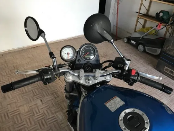 4#4972 Motociclo Suzuki SV650