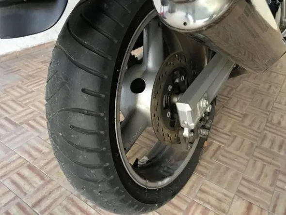 4#4972 Motociclo Suzuki SV650