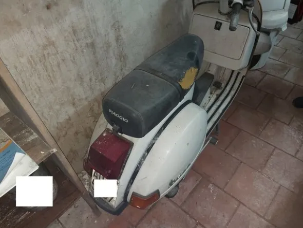 3#6137 Motociclo Vespa