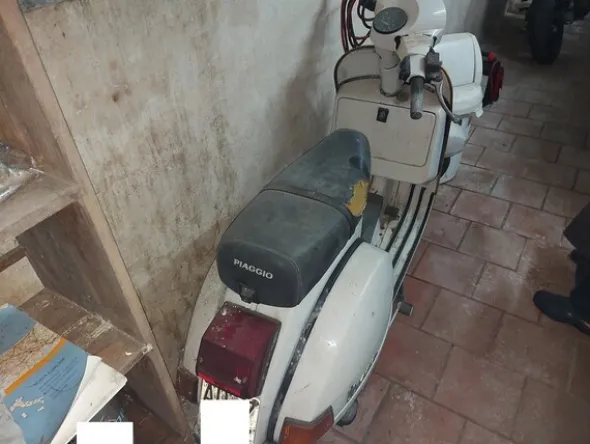 3#6137 Motociclo Vespa