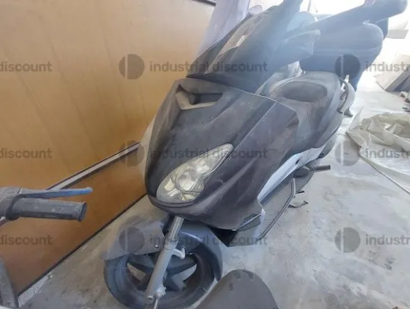 8#8669 Motociclo Yamaha Xmax 250