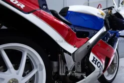 19#9982 Moto Honda VFR 750R RC 30