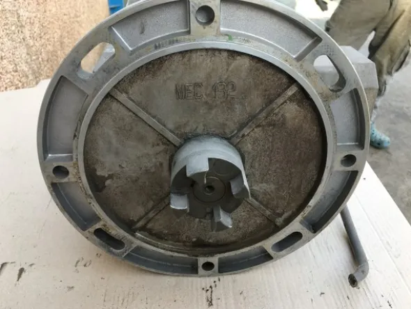 21#5045 Motore