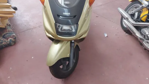 48#5491 Moto scooter Yamaha Majesty