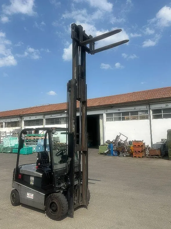 Muletto Nissan 25 quintali elettrico