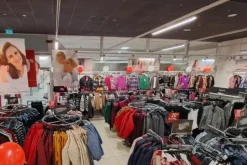 #24043 Negozio a reddito di abbigliamento e articoli per la casa