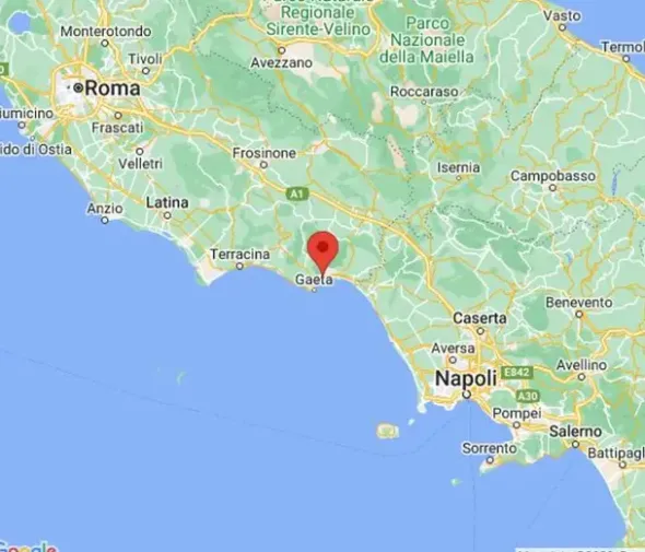 #20200 Negozio con celle frigorifere e arredi su misura