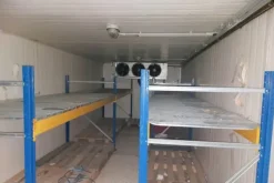 #20200 Negozio con celle frigorifere e arredi su misura