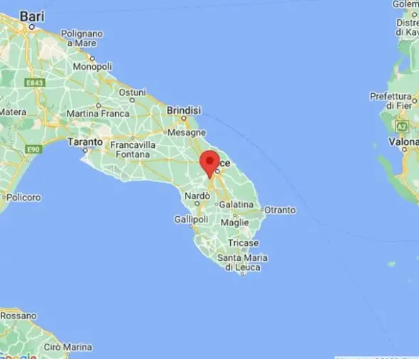 #22088 Negozio con corte pertinenziale