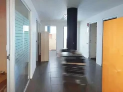 #22086 Negozio con ufficio, cantina e posti auto