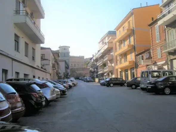 #14694 Negozio da ristrutturare con pertinenza e cantina