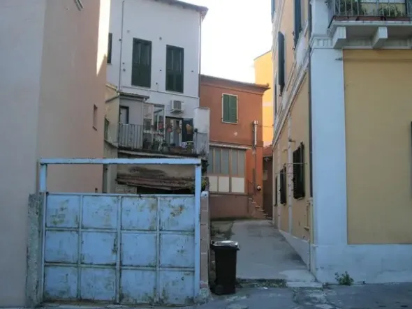 #14694 Negozio da ristrutturare con pertinenza e cantina