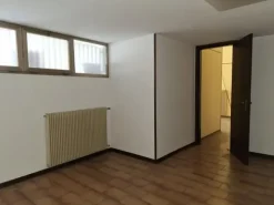 #23904 Negozio in contesto residenziale