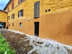 #2515026 Negozio in palazzo storico e posto auto