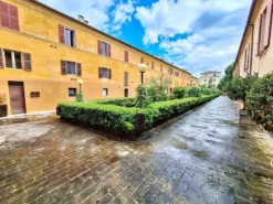 #2515026 Negozio in palazzo storico e posto auto
