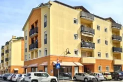 #2536119 Negozio (sub 275) in edificio polifunzionale