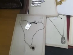 1#5945 Orecchini Moschino e ciondoli 2 Jewels