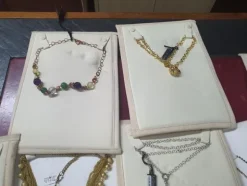 1#5945 Orecchini Moschino e ciondoli 2 Jewels