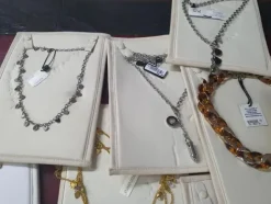 1#5945 Orecchini Moschino e ciondoli 2 Jewels