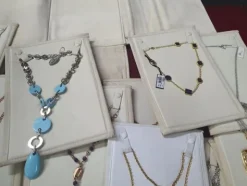 1#5945 Orecchini Moschino e ciondoli 2 Jewels
