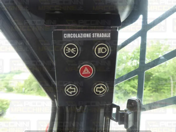 Pala cingolata Takeuchi TL6R