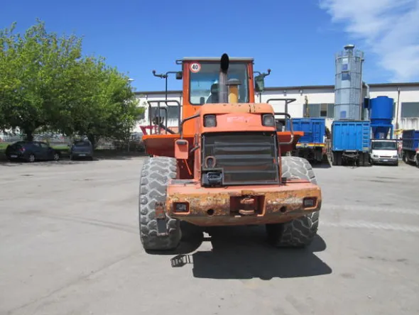 5#3595 Pala gommata Fiat Hitachi W190