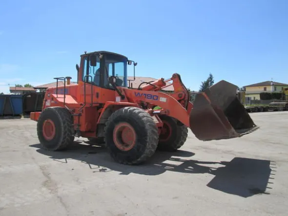 5#3595 Pala gommata Fiat Hitachi W190