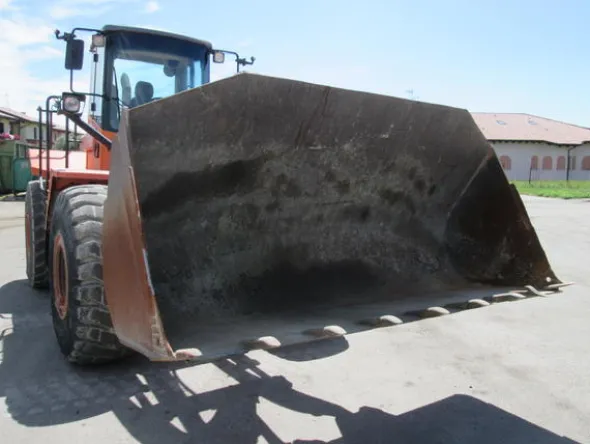 5#3595 Pala gommata Fiat Hitachi W190