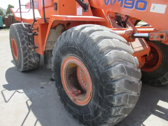 5#3595 Pala gommata Fiat Hitachi W190