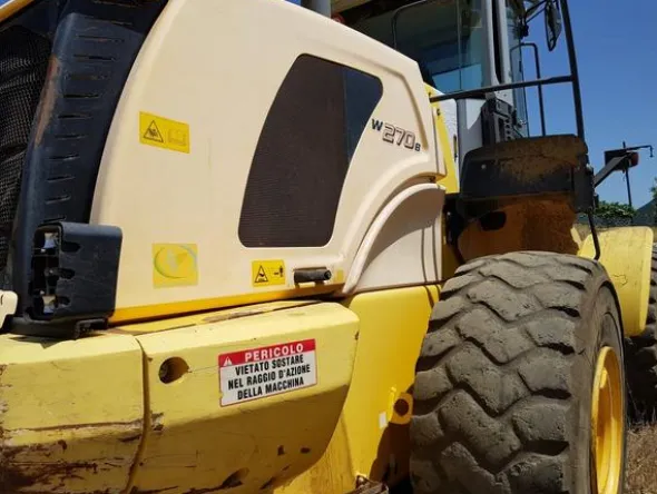 45#4479 Pala gommata New Holland