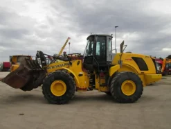 23#4419 Pala gommata New Holland W270B
