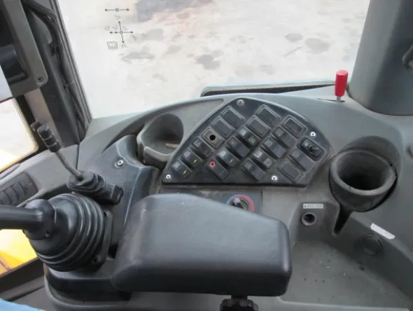 23#4419 Pala gommata New Holland W270B
