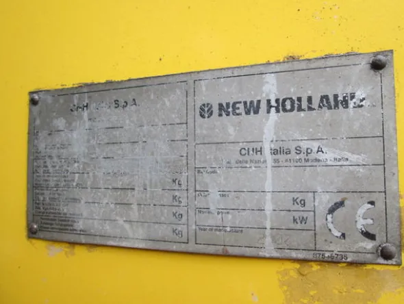 23#4419 Pala gommata New Holland W270B