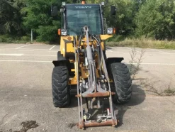 47011#3450 Pala Volvo L25B