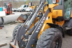 47011#3450 Pala Volvo L25B